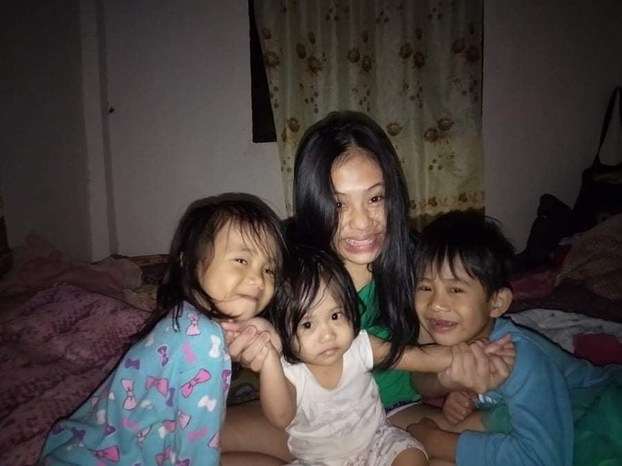 Lai with little kids